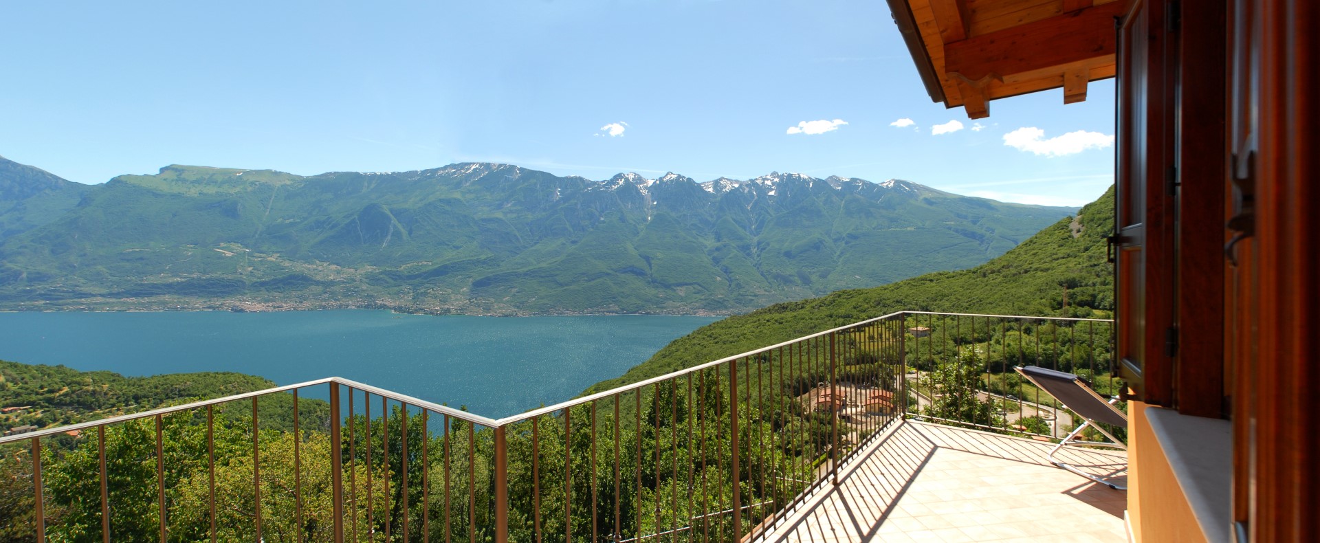 Balcone con vista sul lago