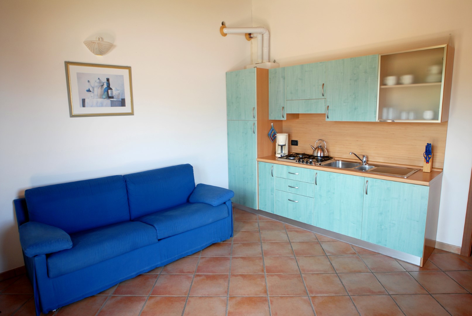 Appartamento – soggiorno con travi e kitchenette